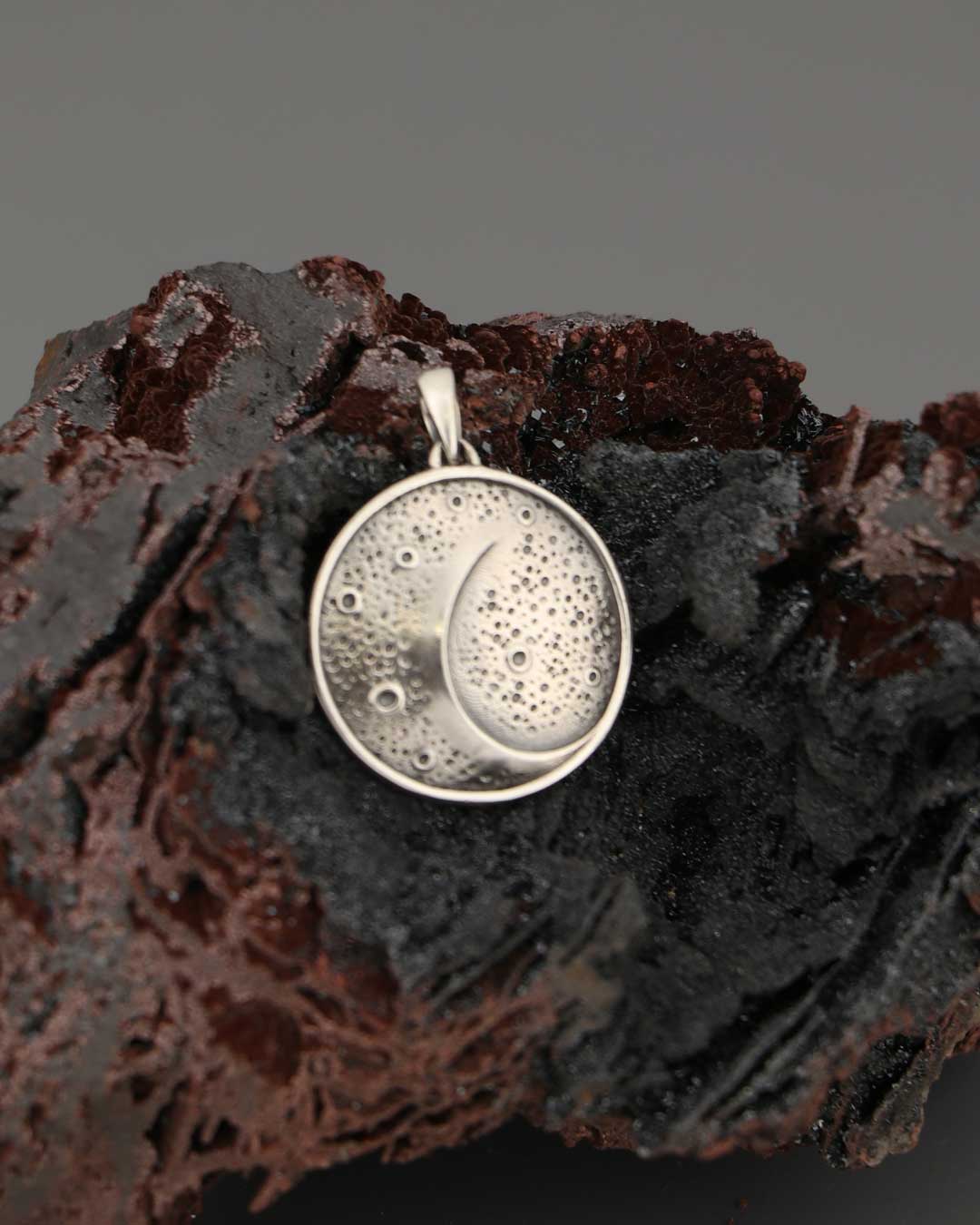 Moon Phase Rhythm Sterling Silver Pendant – Etched Lunar Texture with Inspirational Back Engraving