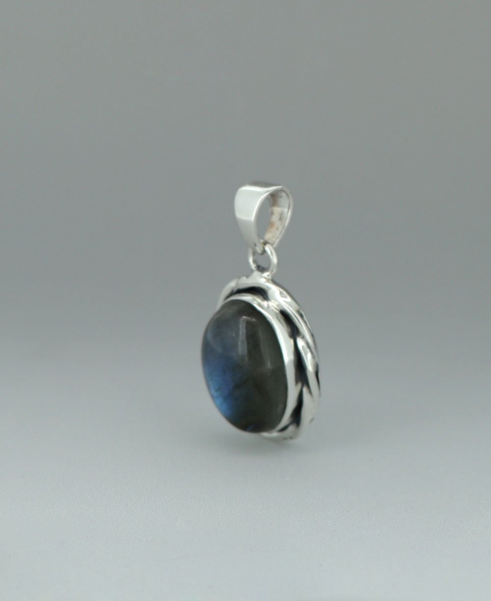 Premium Labradorite Oval Pendant with Rope-Style Silver Frame - Charms & Pendants