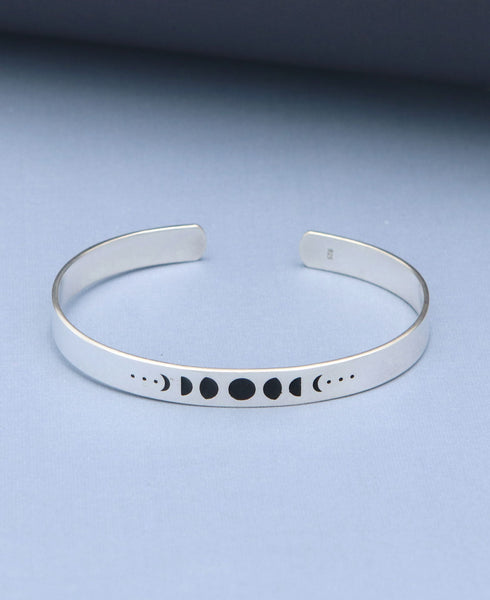 Silver Moon Bracelet, Dainty Moon Jewelry, Sterling Silver Crescent Moon  Bracelet, Half Moon, Moon Pendant, Celestial Bracelet, Gift for Her - Etsy  India