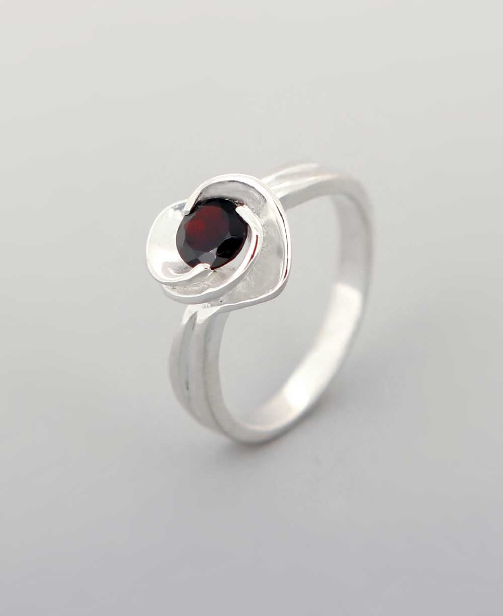 Grounding Energy Garnet and Sterling Silver Floral Ring - Rings Size 6