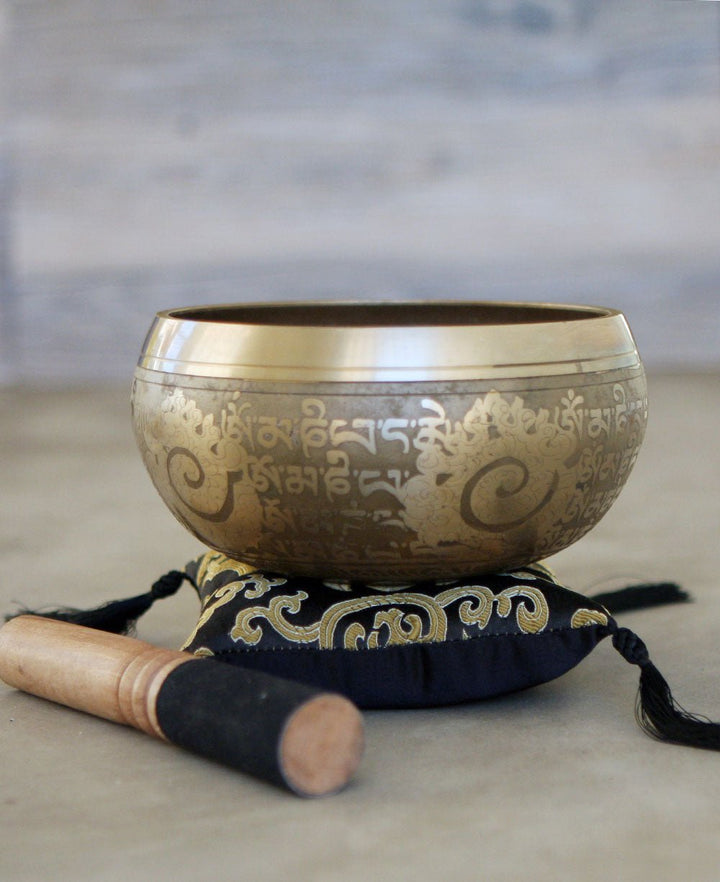 Tibetan Meditation Singing Bowl - Hand Bells & Chimes